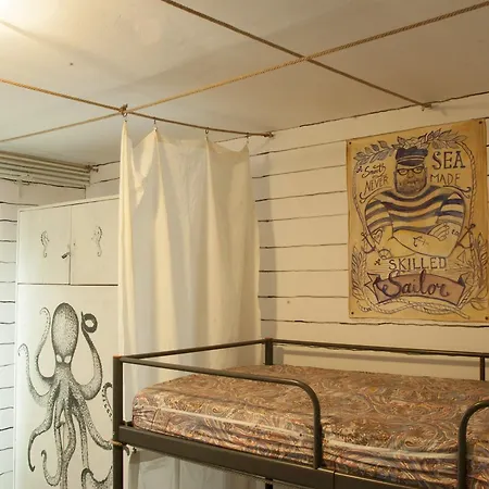 Hostel Eol 777
